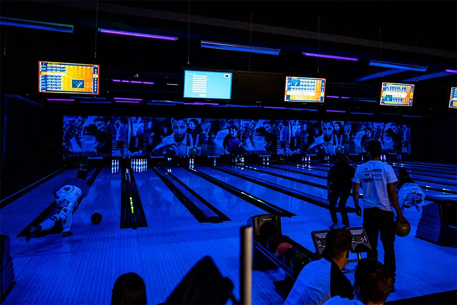 Keilahallin hohtokeilailua